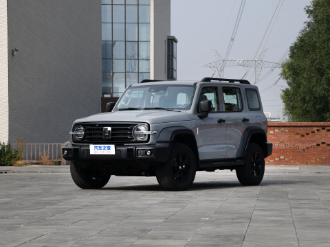 环卫特种车系列：雾炮洗扫垃圾压缩吸污车